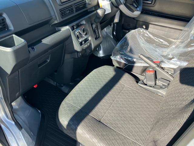 ハイゼットカーゴ ＤＸ　登録済み未使用車　４ＷＤ　スマートアシストＩＩＩ　車中泊仕様　ちょいＣａｍ寝るだけキット付き　コーナーセンサー　アイドリングストップ　キーレス　バックカメラ　ハイルーフ（25枚目）