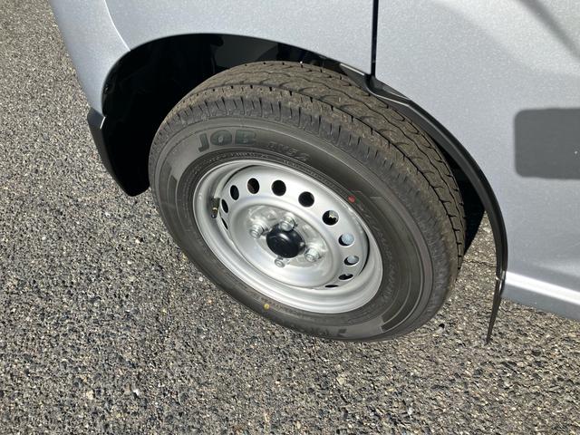 ハイゼットカーゴ ＤＸ　登録済み未使用車　４ＷＤ　スマートアシストＩＩＩ　車中泊仕様　ちょいＣａｍ寝るだけキット付き　コーナーセンサー　アイドリングストップ　キーレス　バックカメラ　ハイルーフ（42枚目）