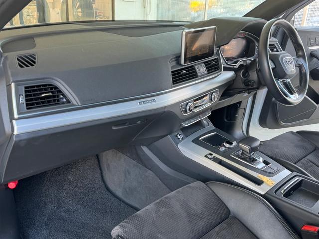 Ｑ５ ４０ＴＤＩクワトロ　スポーツ　４０ＴＤＩクワトロ　Ｓライン　ドライブレコーダー　ＥＴＣ　全周囲カメラ　クリアランスソナー　オートクルーズコントロール　パワーシート　パークアシスト　サンルーフ　ナビ　ＴＶ　オートライト（56枚目）