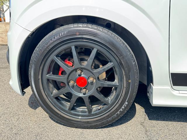 アルトワークス ベースグレード　ＨＫＳデュアルマフラー　ＲＥＣＡＲＯシート　ドライブレコーダー　ＥＴＣ　バックカメラ　ナビ　ＴＶ　オートライト　　スマートキー　ＭＴ　　ＡＢＳ　ＥＳＣ　ＣＤ　ＵＳＢ　Ｂｌｕｅｔｏｏｔｈ（46枚目）