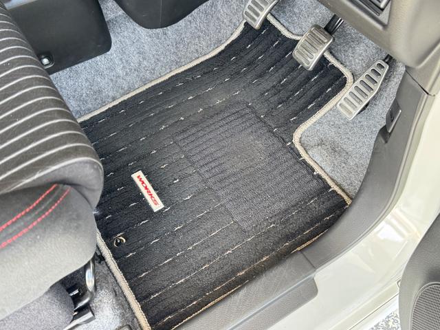 アルトワークス ベースグレード　ＨＫＳデュアルマフラー　ＲＥＣＡＲＯシート　ドライブレコーダー　ＥＴＣ　バックカメラ　ナビ　ＴＶ　オートライト　　スマートキー　ＭＴ　　ＡＢＳ　ＥＳＣ　ＣＤ　ＵＳＢ　Ｂｌｕｅｔｏｏｔｈ（49枚目）