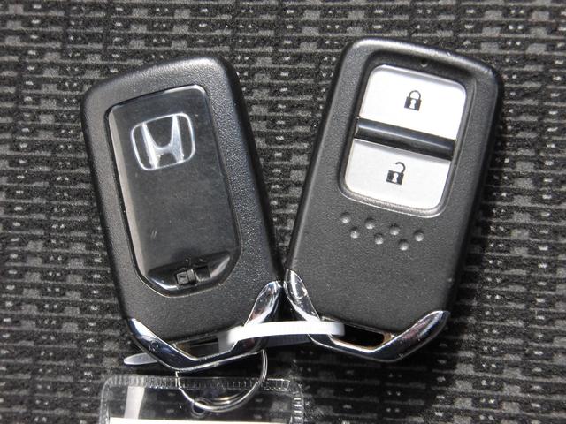 フィット １３Ｇ・Ｆパッケージ　運転席助手席エアバック　横滑り防止システム　ＥＴＣ装備　ＡＡＣ　後カメラ　ＰＷ　キーフリーシステム　運転席エアバッグ　ＡＢＳ　パワーステアリング　ワンセグテレビ　ナビＴＶ（8枚目）