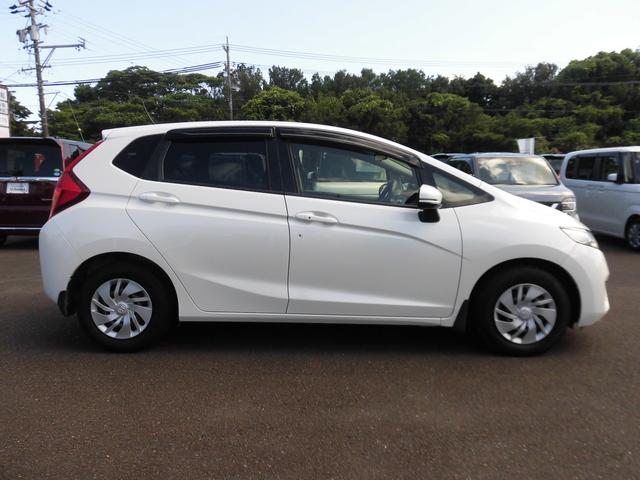 フィット １３Ｇ・Ｆパッケージ　運転席助手席エアバック　横滑り防止システム　ＥＴＣ装備　ＡＡＣ　後カメラ　ＰＷ　キーフリーシステム　運転席エアバッグ　ＡＢＳ　パワーステアリング　ワンセグテレビ　ナビＴＶ（17枚目）