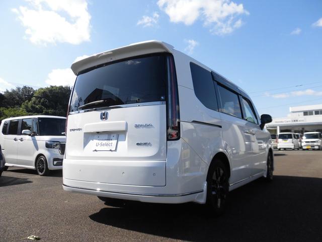 ステップワゴン ｅ：ＨＥＶスパーダ　純正ナビ　リア席モニター　ＥＴＣ　ホンダセンシングＬＥＤヘッドライト　デュアルエアコン　フルオートエアコン　ＥＳＣ　シートヒータ　キーフリー　ＬＥＤヘッドランプ　イモビ　ＡＢＳ　リアカメラ　スマートキ（5枚目）