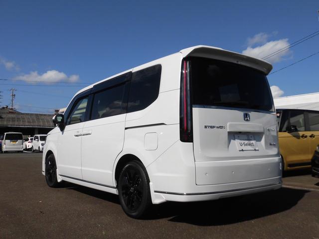 ステップワゴン ｅ：ＨＥＶスパーダ　純正ナビ　リア席モニター　ＥＴＣ　ホンダセンシングＬＥＤヘッドライト　デュアルエアコン　フルオートエアコン　ＥＳＣ　シートヒータ　キーフリー　ＬＥＤヘッドランプ　イモビ　ＡＢＳ　リアカメラ　スマートキ（7枚目）