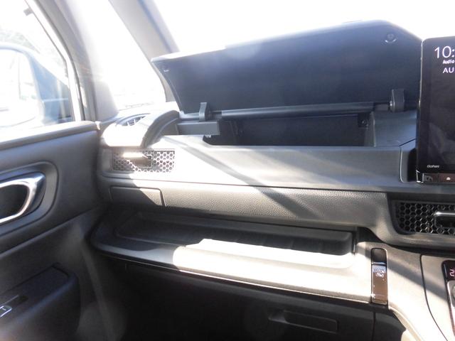 ステップワゴン ｅ：ＨＥＶスパーダ　純正ナビ　リア席モニター　ＥＴＣ　ホンダセンシングＬＥＤヘッドライト　デュアルエアコン　フルオートエアコン　ＥＳＣ　シートヒータ　キーフリー　ＬＥＤヘッドランプ　イモビ　ＡＢＳ　リアカメラ　スマートキ（25枚目）