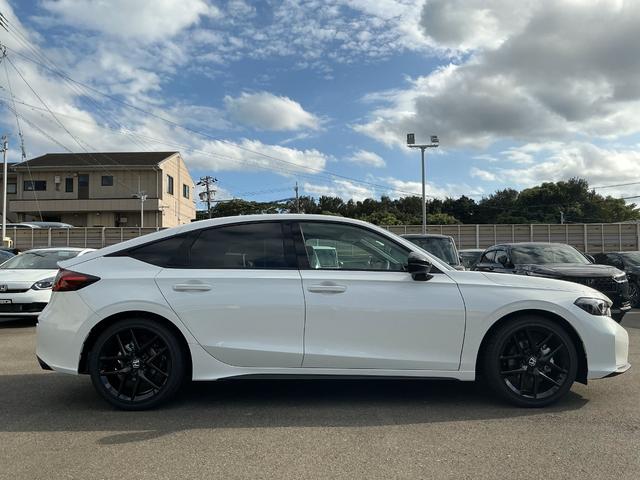 シビック RS 登録済未使用車 MT コネクトディスプレイ ホンダセンシング LEDヘッドライト コーナーセンサー Bカメラ シートヒーター フルセグTV スマートキー クルーズコントロール セキュリティアラーム(6枚目)