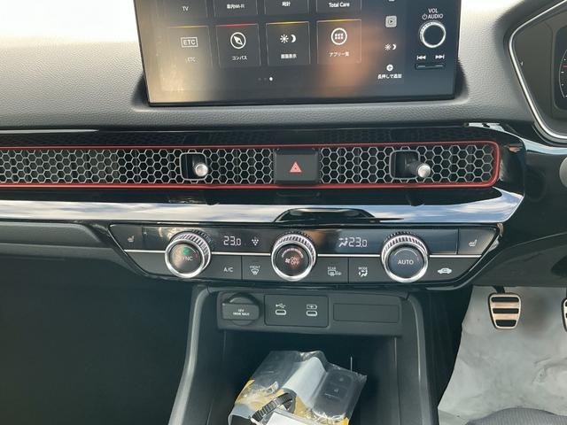 シビック RS 登録済未使用車 MT コネクトディスプレイ ホンダセンシング LEDヘッドライト コーナーセンサー Bカメラ シートヒーター フルセグTV スマートキー クルーズコントロール セキュリティアラーム(12枚目)