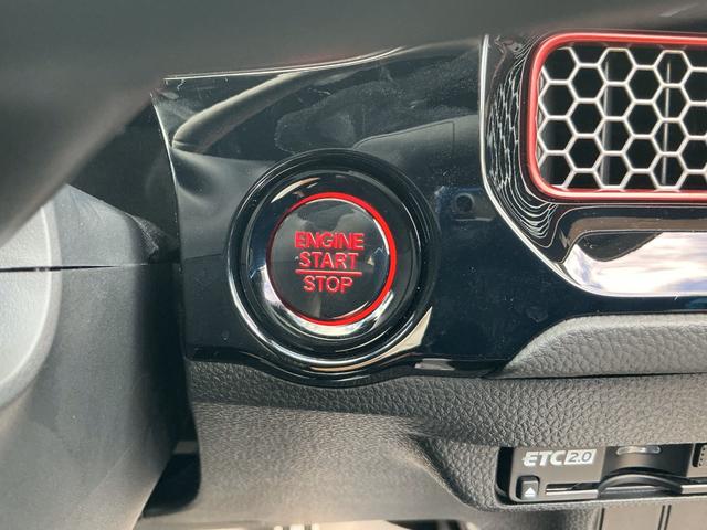 シビック RS 登録済未使用車 MT コネクトディスプレイ ホンダセンシング LEDヘッドライト コーナーセンサー Bカメラ シートヒーター フルセグTV スマートキー クルーズコントロール セキュリティアラーム(14枚目)