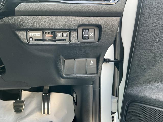 シビック RS 登録済未使用車 MT コネクトディスプレイ ホンダセンシング LEDヘッドライト コーナーセンサー Bカメラ シートヒーター フルセグTV スマートキー クルーズコントロール セキュリティアラーム(24枚目)