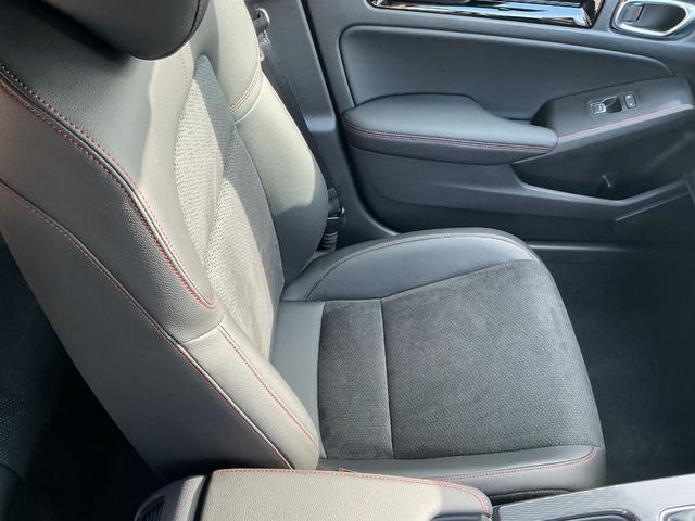 シビック RS 登録済未使用車 MT コネクトディスプレイ ホンダセンシング LEDヘッドライト コーナーセンサー Bカメラ シートヒーター フルセグTV スマートキー クルーズコントロール セキュリティアラーム(29枚目)