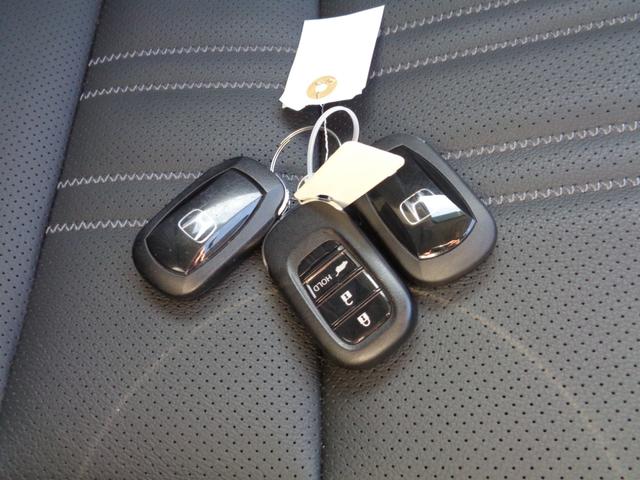 ＺＲ－Ｖ ｅ：ＨＥＶＺ　コネクトディスプレイ　ホンダセンシング　ＬＥＤヘッドライトＥＴＣ　Ｐセンサー　レザー　Ｂカメラ　ナビＴＶ　地デジ　Ｓヒーター　サポカー　ＥＴＣ車載器　パワーステアリング　スマートキー　横滑り防止（13枚目）