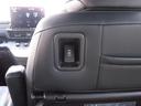 運転席側2列目のシートバックには、Type-C対応の充電ジャックを備えています。