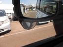 サイドアンダーミラーが助手席側ドアミラーの下部についています。停車時や発進前などに車両左側下部を確認するときに役立ちます。