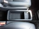 運転席と助手席の間には、大型のコンソールボックスが装備されています。