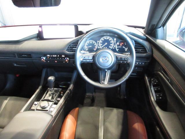ＭＡＺＤＡ３ファストバック １５Ｓ　レトロスポーツエディション　衝突被害軽減システム　アダプティブクルーズコントロール　全周囲カメラ　オートマチックハイビーム　電動シート　シートヒーター　バックカメラ　オートライト　ＬＥＤヘッドランプ　Ｂｌｕｅｔｏｏｔｈ（3枚目）
