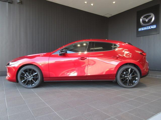 ＭＡＺＤＡ３ファストバック １５Ｓ　レトロスポーツエディション　衝突被害軽減システム　アダプティブクルーズコントロール　全周囲カメラ　オートマチックハイビーム　電動シート　シートヒーター　バックカメラ　オートライト　ＬＥＤヘッドランプ　Ｂｌｕｅｔｏｏｔｈ（10枚目）