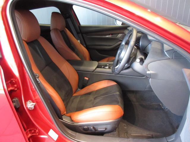 ＭＡＺＤＡ３ファストバック １５Ｓ　レトロスポーツエディション　衝突被害軽減システム　アダプティブクルーズコントロール　全周囲カメラ　オートマチックハイビーム　電動シート　シートヒーター　バックカメラ　オートライト　ＬＥＤヘッドランプ　Ｂｌｕｅｔｏｏｔｈ（11枚目）