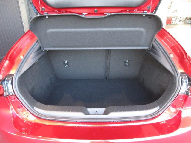 ＭＡＺＤＡ３ファストバック １５Ｓ　レトロスポーツエディション　衝突被害軽減システム　アダプティブクルーズコントロール　全周囲カメラ　オートマチックハイビーム　電動シート　シートヒーター　バックカメラ　オートライト　ＬＥＤヘッドランプ　Ｂｌｕｅｔｏｏｔｈ（19枚目）