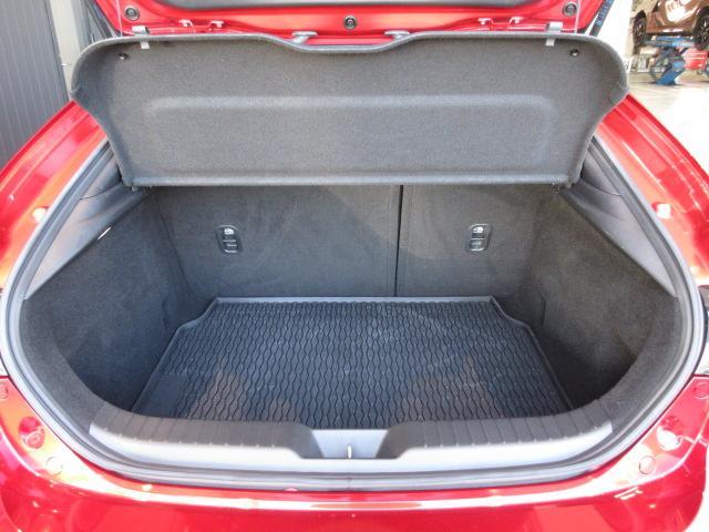 ＭＡＺＤＡ３ファストバック １５Ｓツーリング　衝突被害軽減システム　アダプティブクルーズコントロール　全周囲カメラ　オートマチックハイビーム　バックカメラ　オートライト　ＬＥＤヘッドランプ　ＥＴＣ２．０　Ｂｌｕｅｔｏｏｔｈ（18枚目）