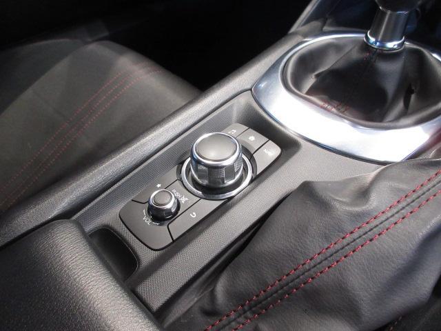 �}�c�_�R�l�N�g�𑀍삷��R�}���_�[�R���g���[���ł��B�^�]���Ɏ��R�Ǝ�̐G���ʒu�ɔz�u����Ă��܂��B