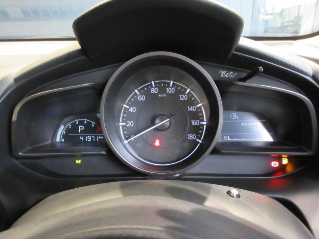 ��^�~�`���[�^�[�𒆐S�Ƃ��A���E�ɃE�B���O��̃f�B�X�v���C��z�u�������[�^�[�p�l���B�h���C�o�[�֒��S�����ӎ������A�u�ǂ��܂ł������Ă��������v�Ǝv�킹�Ă����f�U�C���ł��B