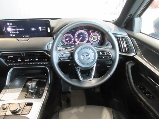 ＣＸ－６０ ＸＤ－ハイブリッド　トレッカー　衝突被害軽減システム　アダプティブクルーズコントロール　全周囲カメラ　オートマチックハイビーム　サンルーフ　４ＷＤ　革シート　電動シート　シートヒーター　バックカメラ　オートライト　ＬＥＤヘッドランプ（4枚目）