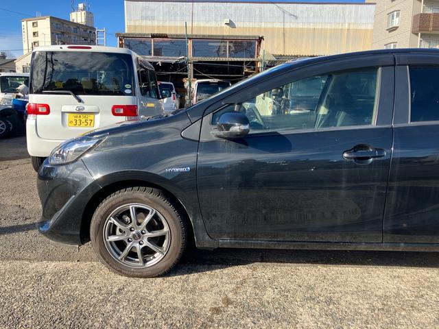 アクア Ｓ　ナビＴＶ　バックカメラ　アイドリングストップ　っキーレス（7枚目）