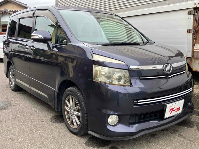 ヴォクシー Ｚ　ナビ　ＴＶ　両側スライド・片側電動　ＨＩＤ　スマートキー　電動格納ミラー　３列シート　ウォークスルー　ＣＶＴ　アルミホイール　ＣＤ　ＤＶＤ再生　ミュージックプレイヤー接続可　Ｂｌｕｅｔｏｏｔｈ（13枚目）