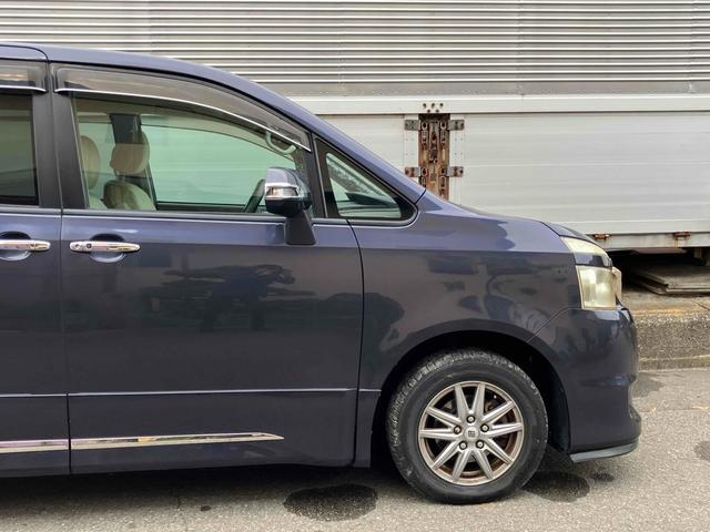 ヴォクシー Ｚ　ナビ　ＴＶ　両側スライド・片側電動　ＨＩＤ　スマートキー　電動格納ミラー　３列シート　ウォークスルー　ＣＶＴ　アルミホイール　ＣＤ　ＤＶＤ再生　ミュージックプレイヤー接続可　Ｂｌｕｅｔｏｏｔｈ（14枚目）