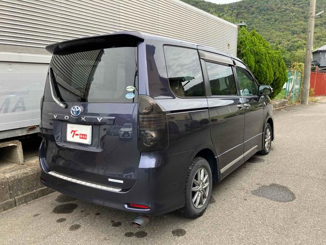 ヴォクシー Ｚ　ナビ　ＴＶ　両側スライド・片側電動　ＨＩＤ　スマートキー　電動格納ミラー　３列シート　ウォークスルー　ＣＶＴ　アルミホイール　ＣＤ　ＤＶＤ再生　ミュージックプレイヤー接続可　Ｂｌｕｅｔｏｏｔｈ（16枚目）