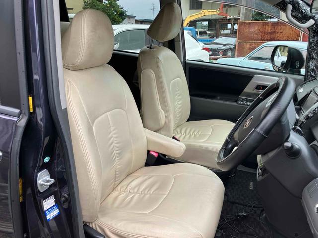 ヴォクシー Ｚ　ナビ　ＴＶ　両側スライド・片側電動　ＨＩＤ　スマートキー　電動格納ミラー　３列シート　ウォークスルー　ＣＶＴ　アルミホイール　ＣＤ　ＤＶＤ再生　ミュージックプレイヤー接続可　Ｂｌｕｅｔｏｏｔｈ（30枚目）