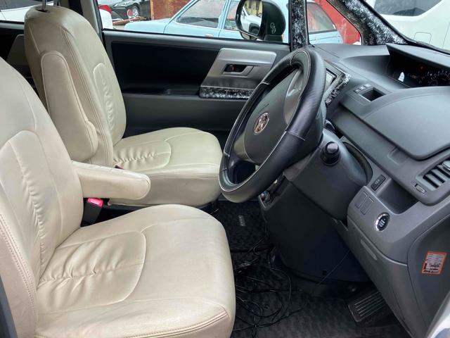 ヴォクシー Ｚ　ナビ　ＴＶ　両側スライド・片側電動　ＨＩＤ　スマートキー　電動格納ミラー　３列シート　ウォークスルー　ＣＶＴ　アルミホイール　ＣＤ　ＤＶＤ再生　ミュージックプレイヤー接続可　Ｂｌｕｅｔｏｏｔｈ（31枚目）