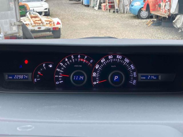ヴォクシー Ｚ　ナビ　ＴＶ　両側スライド・片側電動　ＨＩＤ　スマートキー　電動格納ミラー　３列シート　ウォークスルー　ＣＶＴ　アルミホイール　ＣＤ　ＤＶＤ再生　ミュージックプレイヤー接続可　Ｂｌｕｅｔｏｏｔｈ（32枚目）