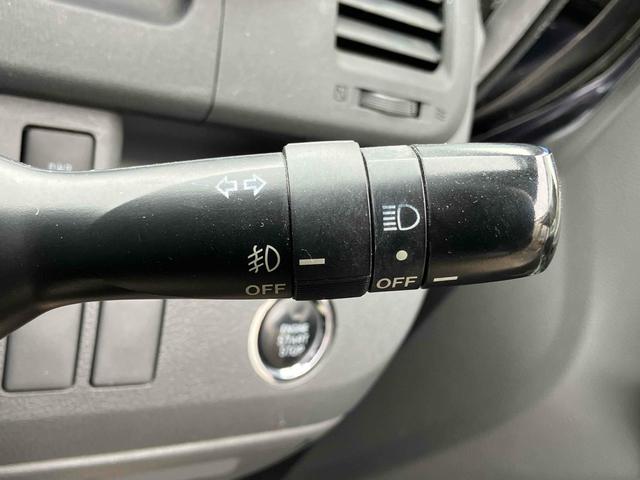 ヴォクシー Ｚ　ナビ　ＴＶ　両側スライド・片側電動　ＨＩＤ　スマートキー　電動格納ミラー　３列シート　ウォークスルー　ＣＶＴ　アルミホイール　ＣＤ　ＤＶＤ再生　ミュージックプレイヤー接続可　Ｂｌｕｅｔｏｏｔｈ（34枚目）