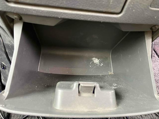 ヴォクシー Ｚ　ナビ　ＴＶ　両側スライド・片側電動　ＨＩＤ　スマートキー　電動格納ミラー　３列シート　ウォークスルー　ＣＶＴ　アルミホイール　ＣＤ　ＤＶＤ再生　ミュージックプレイヤー接続可　Ｂｌｕｅｔｏｏｔｈ（37枚目）