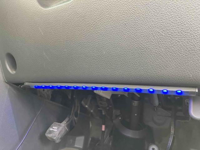 ヴォクシー Ｚ　ナビ　ＴＶ　両側スライド・片側電動　ＨＩＤ　スマートキー　電動格納ミラー　３列シート　ウォークスルー　ＣＶＴ　アルミホイール　ＣＤ　ＤＶＤ再生　ミュージックプレイヤー接続可　Ｂｌｕｅｔｏｏｔｈ（38枚目）