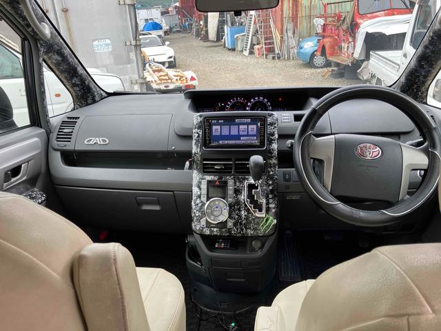 ヴォクシー Ｚ　ナビ　ＴＶ　両側スライド・片側電動　ＨＩＤ　スマートキー　電動格納ミラー　３列シート　ウォークスルー　ＣＶＴ　アルミホイール　ＣＤ　ＤＶＤ再生　ミュージックプレイヤー接続可　Ｂｌｕｅｔｏｏｔｈ（43枚目）