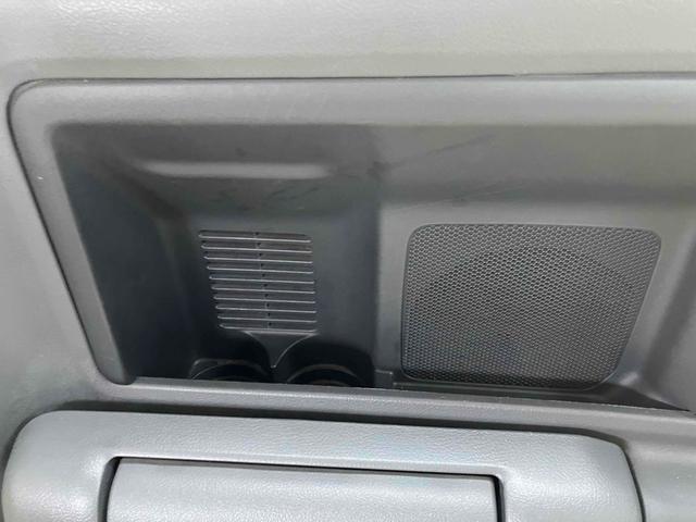 ヴォクシー Ｚ　ナビ　ＴＶ　両側スライド・片側電動　ＨＩＤ　スマートキー　電動格納ミラー　３列シート　ウォークスルー　ＣＶＴ　アルミホイール　ＣＤ　ＤＶＤ再生　ミュージックプレイヤー接続可　Ｂｌｕｅｔｏｏｔｈ（50枚目）