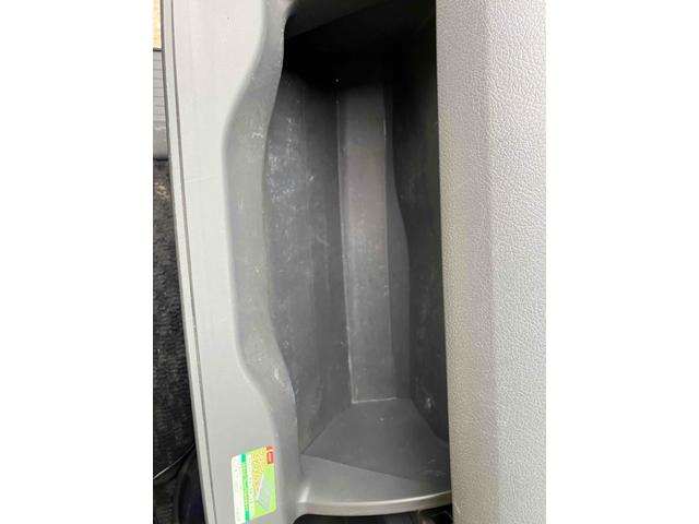 ヴォクシー Ｚ　ナビ　ＴＶ　両側スライド・片側電動　ＨＩＤ　スマートキー　電動格納ミラー　３列シート　ウォークスルー　ＣＶＴ　アルミホイール　ＣＤ　ＤＶＤ再生　ミュージックプレイヤー接続可　Ｂｌｕｅｔｏｏｔｈ（68枚目）