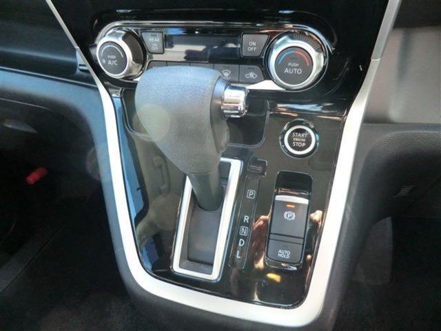 セレナ ハイウェイスター　後席モニター　両側電動スライドドア　バックカメラ　クルーズコントロール　ウォークスルー　後席エアコン（12枚目）