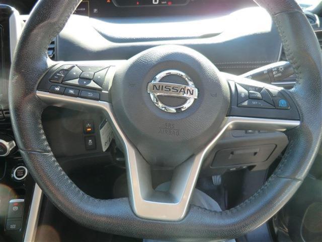 セレナ ハイウェイスター　後席モニター　両側電動スライドドア　バックカメラ　クルーズコントロール　ウォークスルー　後席エアコン（13枚目）