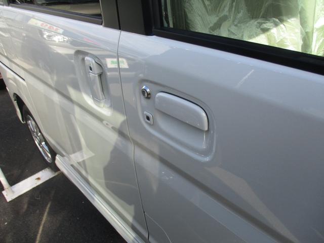 エブリイワゴン ＰＺターボスペシャル　２ＷＤ、スマートキー、衝突防止機能、車線逸脱警報、プッシュスタート、アイドリングストップ、両側スライドドア、ステアリングスイッチ、オートエアコン、オートライト、コーナーセンサー（11枚目）