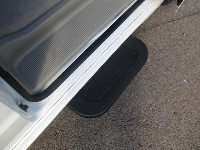 エブリイワゴン ＰＺターボスペシャル　２ＷＤ、スマートキー、衝突防止機能、車線逸脱警報、プッシュスタート、アイドリングストップ、両側スライドドア、ステアリングスイッチ、オートエアコン、オートライト、コーナーセンサー（56枚目）