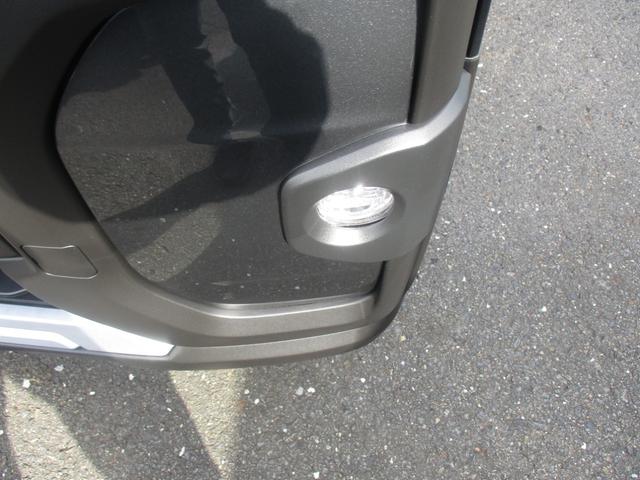 タント ファンクロスリミテッド　スマートキー、衝突防止機能、ステアリングスイッチ、オートライト、オートエアコン、両側電動スライドドア、ＬＥＤヘッドライト、アイドリングストップ、プッシュスタート、（9枚目）