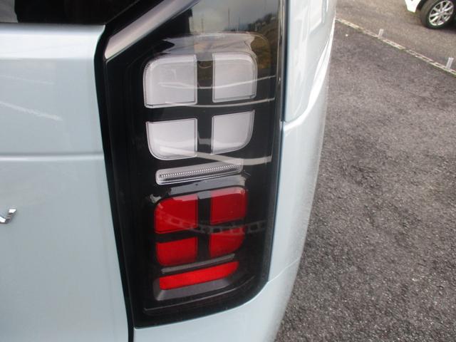 フリード ｅ：ＨＥＶエアー　ＥＸ　スマートキー、衝突防止機能、両側電動スライドドア、ステアリングスイッチ、電子パーキング、リタクーラー、オートライト、シートヒーター、３列シート、コネクト機能、ホンダセンシング、リヤカメラ（17枚目）