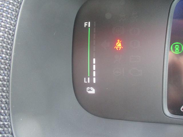 フリード ｅ：ＨＥＶエアー　ＥＸ　スマートキー、衝突防止機能、両側電動スライドドア、ステアリングスイッチ、電子パーキング、リタクーラー、オートライト、シートヒーター、３列シート、コネクト機能、ホンダセンシング、リヤカメラ（23枚目）