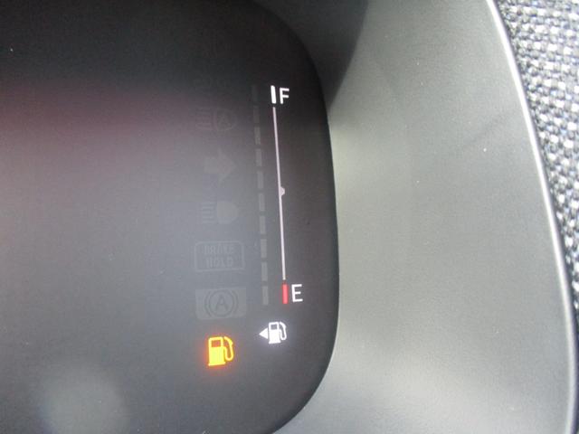 フリード ｅ：ＨＥＶエアー　ＥＸ　スマートキー、衝突防止機能、両側電動スライドドア、ステアリングスイッチ、電子パーキング、リタクーラー、オートライト、シートヒーター、３列シート、コネクト機能、ホンダセンシング、リヤカメラ（25枚目）