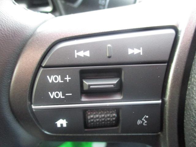 フリード ｅ：ＨＥＶエアー　ＥＸ　スマートキー、衝突防止機能、両側電動スライドドア、ステアリングスイッチ、電子パーキング、リタクーラー、オートライト、シートヒーター、３列シート、コネクト機能、ホンダセンシング、リヤカメラ（26枚目）