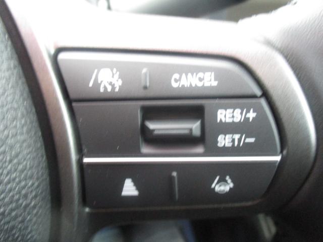 フリード ｅ：ＨＥＶエアー　ＥＸ　スマートキー、衝突防止機能、両側電動スライドドア、ステアリングスイッチ、電子パーキング、リタクーラー、オートライト、シートヒーター、３列シート、コネクト機能、ホンダセンシング、リヤカメラ（27枚目）